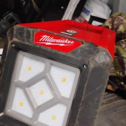 Milwaukee Cordless Light 