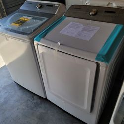 New Samsung Large Capacity 5.0cu Ft Top Load Washer And Gas Dryer Set No Dents