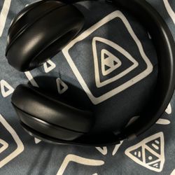 Beats Studio Pro W/ Case (Like New!)