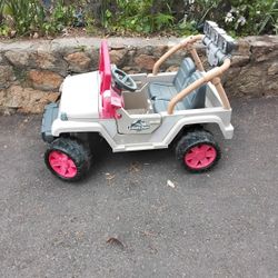 Toy Riding Jeep.  Needs Battery 