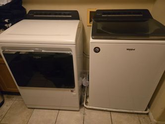 Whirlpool Washer and Dryer Set