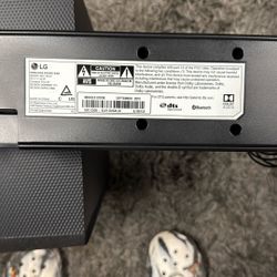 LG Sounds Bar And Baffled For TV