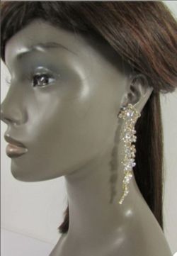 $25 🎀 Silver-tone rhinestone cascade chandelier earrings from the brand 2b bebe.