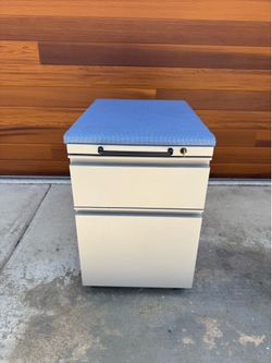File cabinet with lock