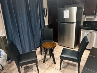 Dining/bar chairs & table
