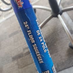 Quickie
Professional 24 in. Floor Squeegee with Handle