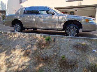 2000 Lincoln Town car tiara collection