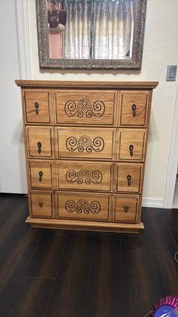 Wood chest of drawers