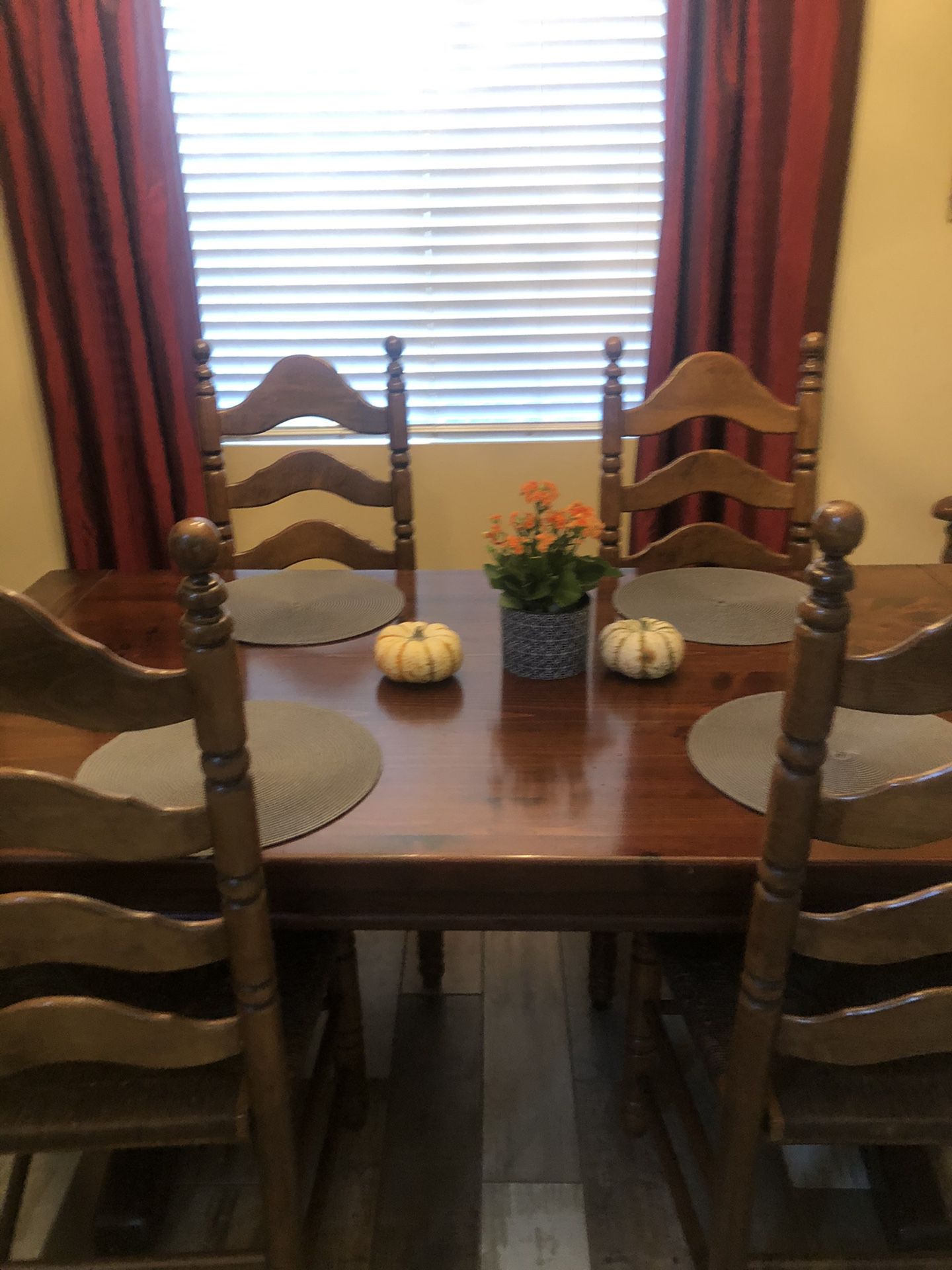 Ethan Allen table with leaf and 6 chairs