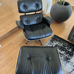 Authentic Herman miller Eames Chair And Ottoman