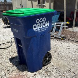64 Gallon Toter Rolling Trash Can w/ Lid