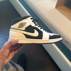Jordan 1 Mids