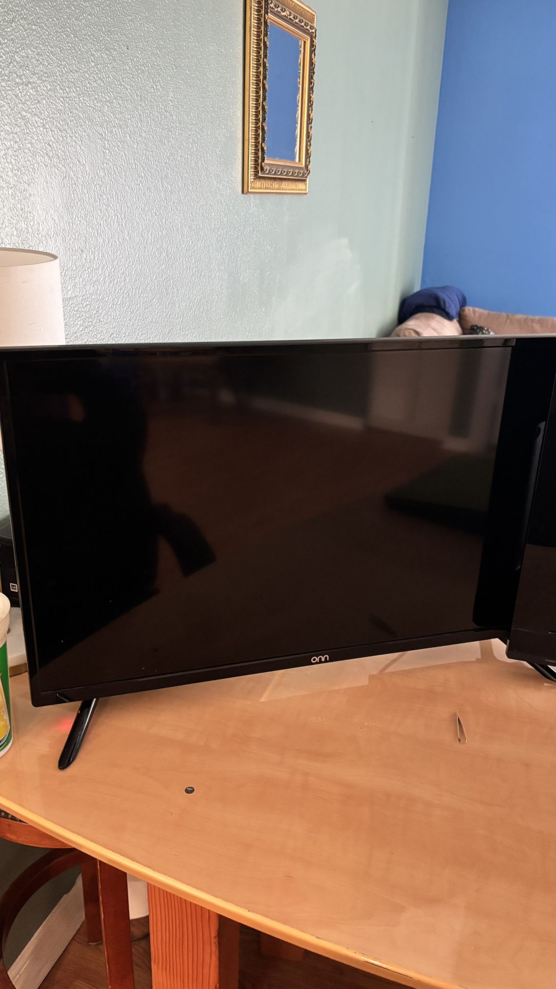 Onn 32 In Flat Screen TV