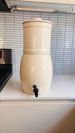 AquaCera Gravity Water Filter System + Filters Only 2 Months Old