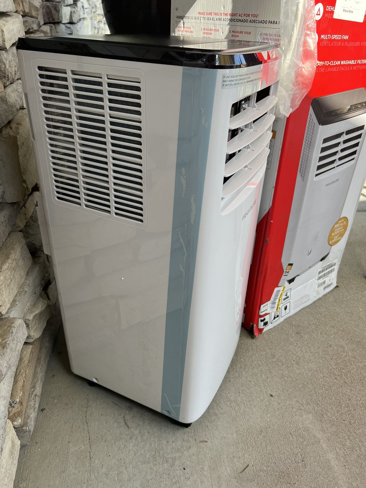 Frigidaire 5500 BTU DOE (8000 BTU ASHRAE) 115 Volt White Portable