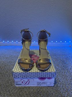 Fashion Nova Rose Gold Block Heels – Size 7 👠✨