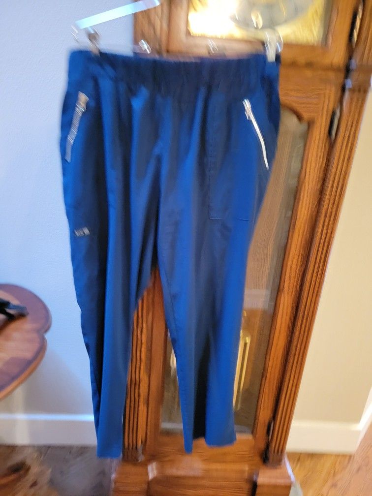 Koi Basics Ladies Scrubs Size L (petite)