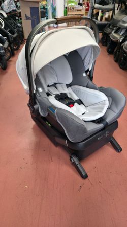 Nuna Pipa infant car seat with base