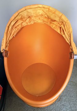 Rotating oval chair for kids