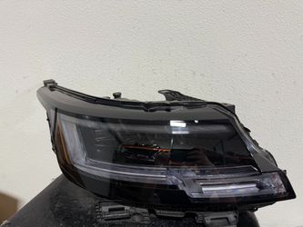 RANGE ROVER RIGHT HEADLIGHT 2024