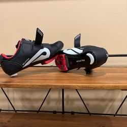 Peloton Women’s Bike Shoes (size 6-7) - new