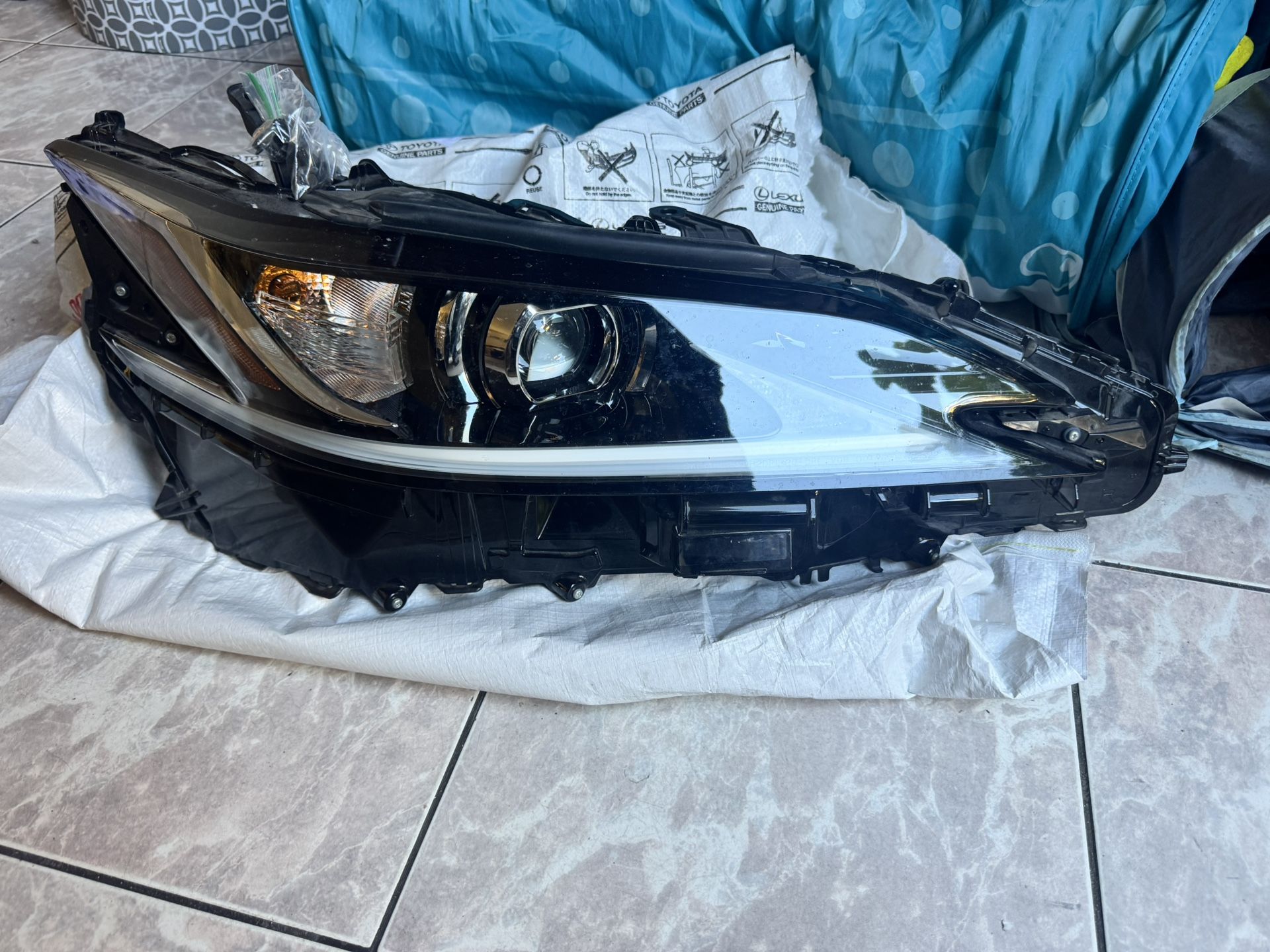 2025 Lexus Es 350 Right Side Headlight