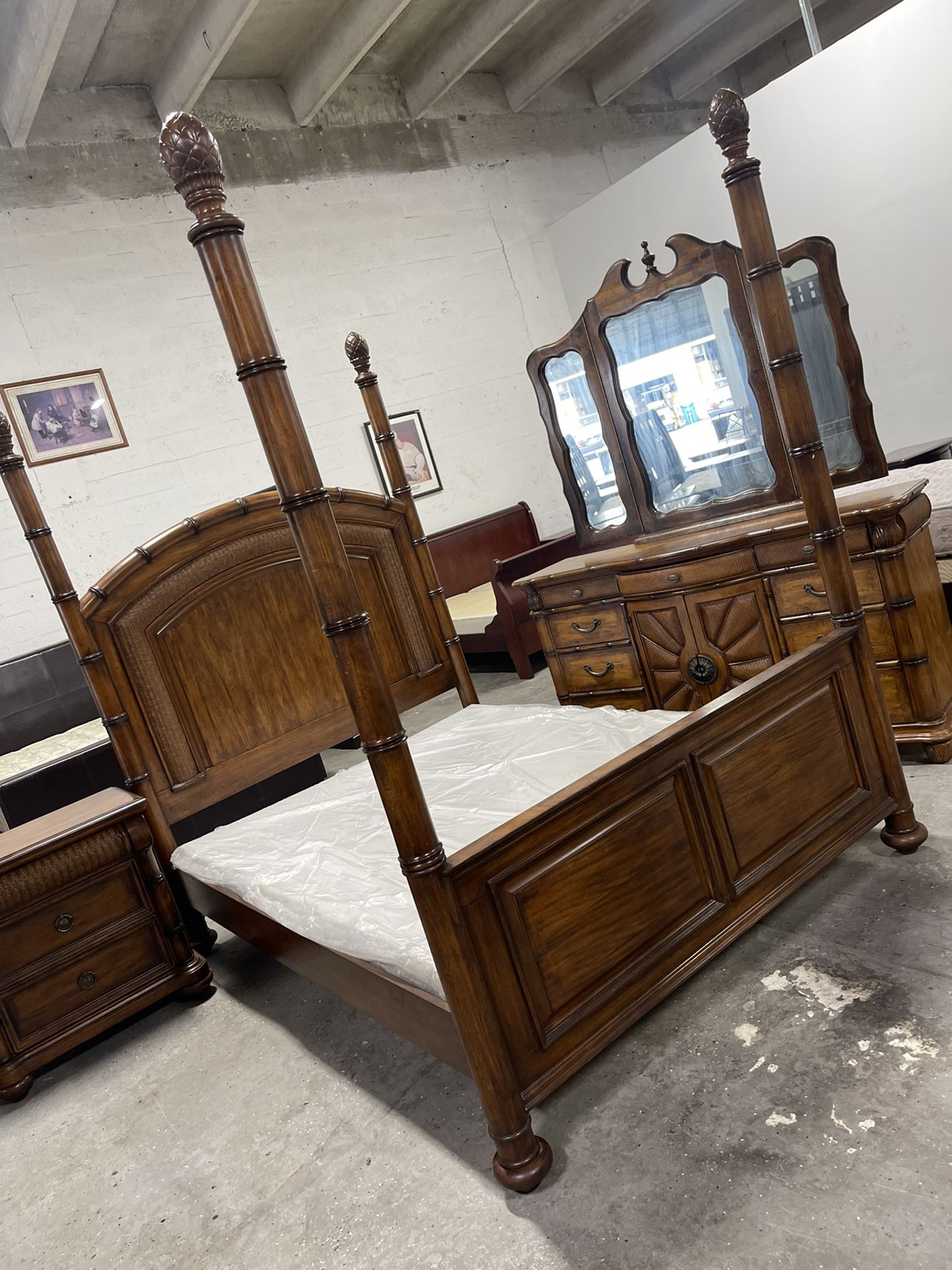 Beautiful Solid Wood Tommy Bahama Queen Size Bedroom Set In Like New Condition !