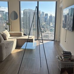 Art Easel Must Pick Up Downtown Miami 