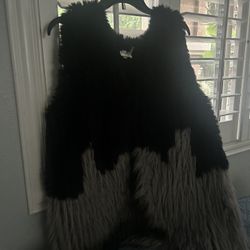 Women's faux Fur Sleeveless Shawl 