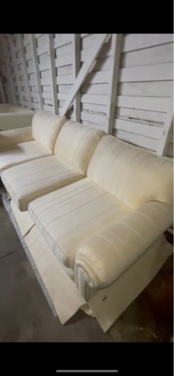 Vintage Cream/Off-White Sofa – Beautiful Classic Style