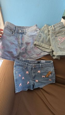 Girls short with bows