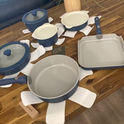 Pots/ Removable Handles/ Tupper Wear Covers/ Heat Pads