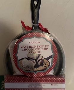 Indulge Cast Iron Skillet Chocolate Chip Cookie  Brand New