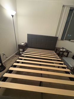 Queen Bed Frame for Sale – Excellent Condition (1 Year Old)
