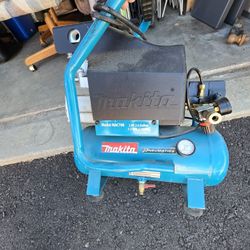 MAKITA - MAC700 /  2HP  /  2.6 GAL 