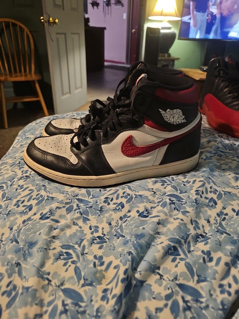 Jordan 1 Black Gym Red