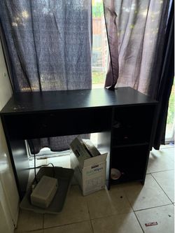 Computer desk