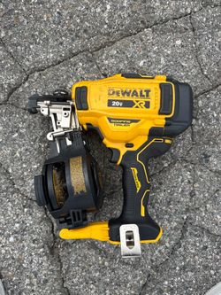 Dewalt 20-Volt MAX Lithium-Ion 15° Electric Cordless Roofing Nailer