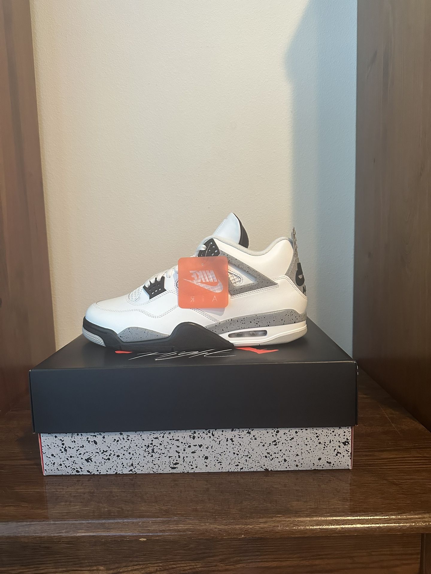 Jordan 4 ‘White Cement’