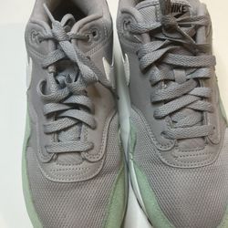 Nike Air Max 1 Atmosphere Grey and Mint Green Size 11 AH8145 015 