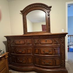 Dresser With Mirror 