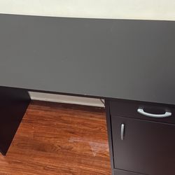 Black computer table