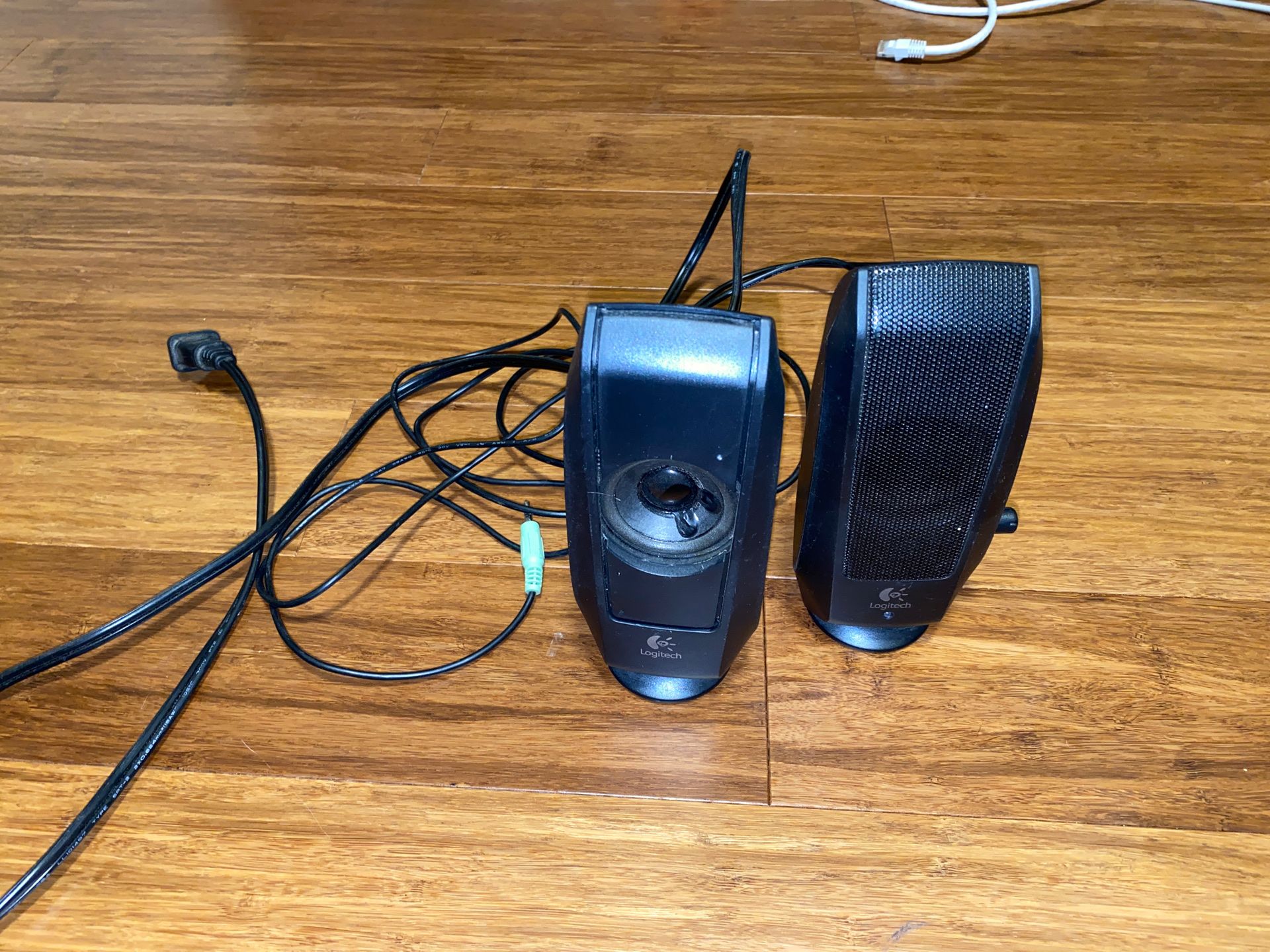 Logitech powered desktop speakers computer