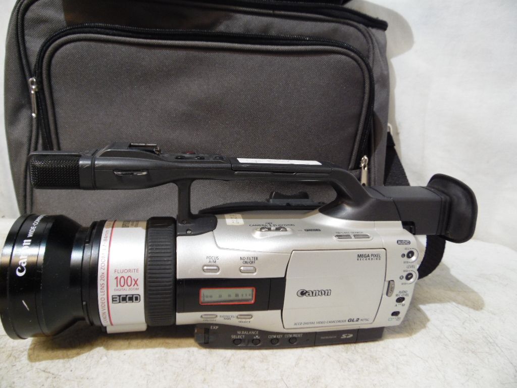 Canon GL2A 3CCD Digital Video Camera 100 X Zoom NTSC Professional Mini DV Japan