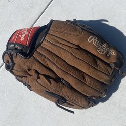Good Condition Rawlings 11.5” Size (Lefty) Glove