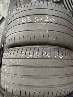 (2) 20” Pirelli Pzero 305/30/20 used tires