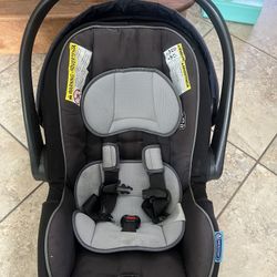 Infant Car Seat With Base (Graco)