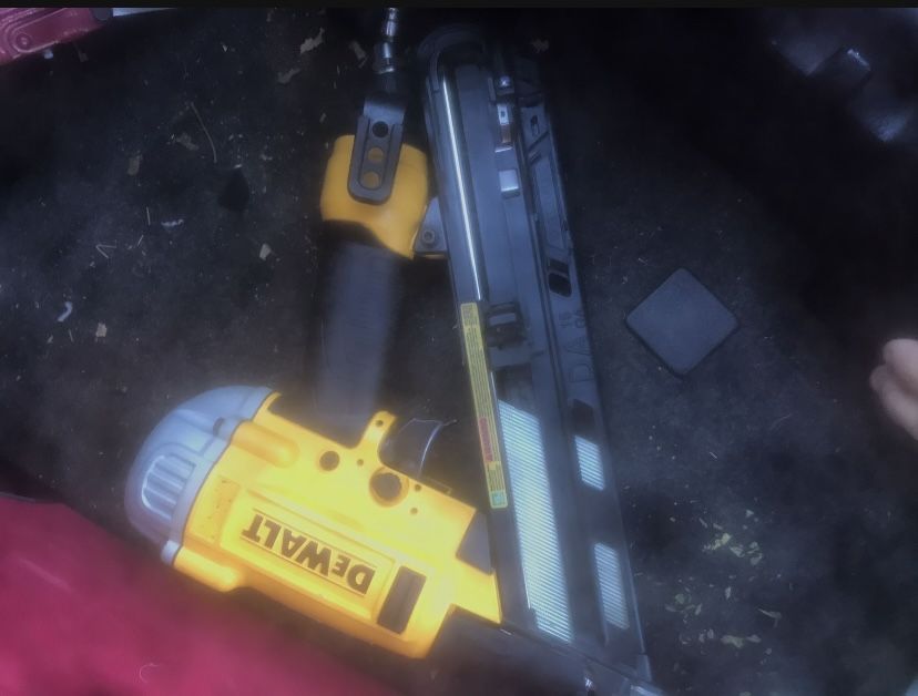 DEWALT 15 G. Nailer 