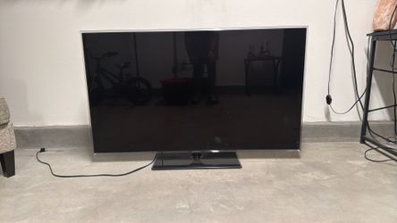Samsung 55” LED Smart TV – Model UN55D7050XFXZA