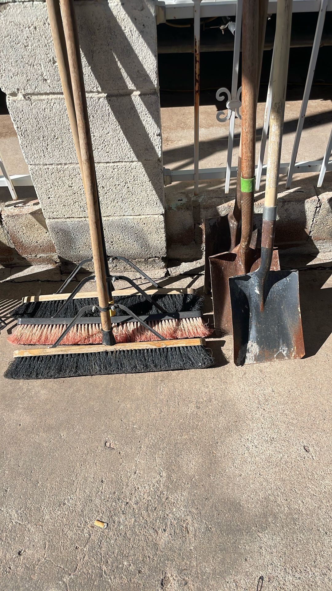 Palas Y Cepillos $4 Cada Uno